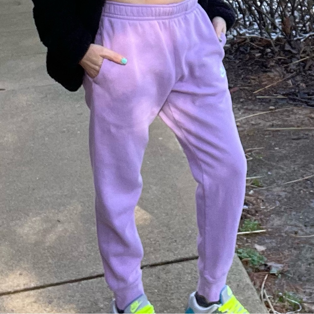 NIKE. Sweatpants. Joggers. Pants.